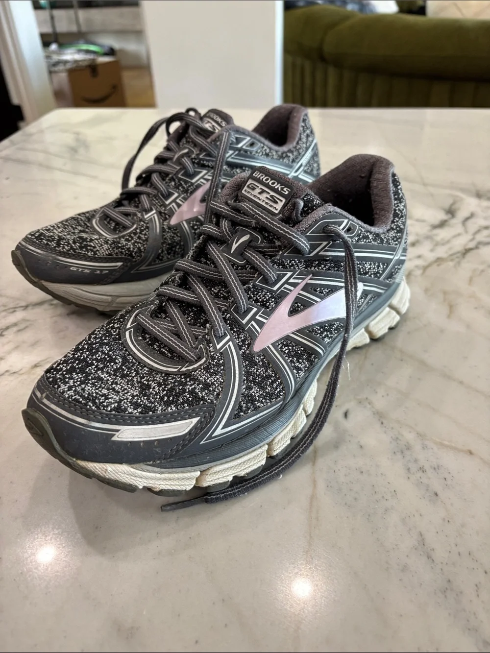 Brooks GTS Women's Black and Grey Running Sneakers with Subtle Mauve Logo